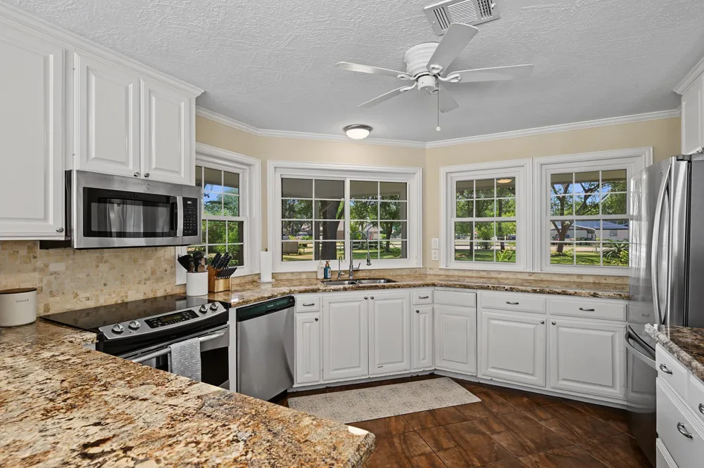 424 Middleton Street Bacliff, TX 77518