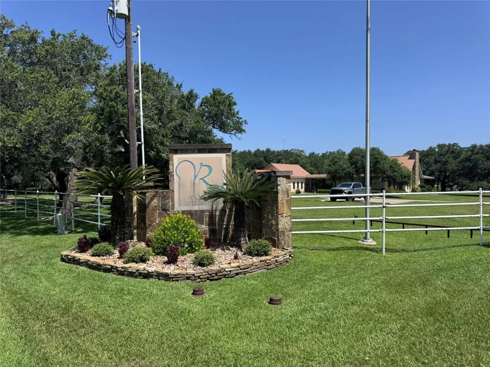 3 Center Tree Drive Drive Palacios, TX 77465
