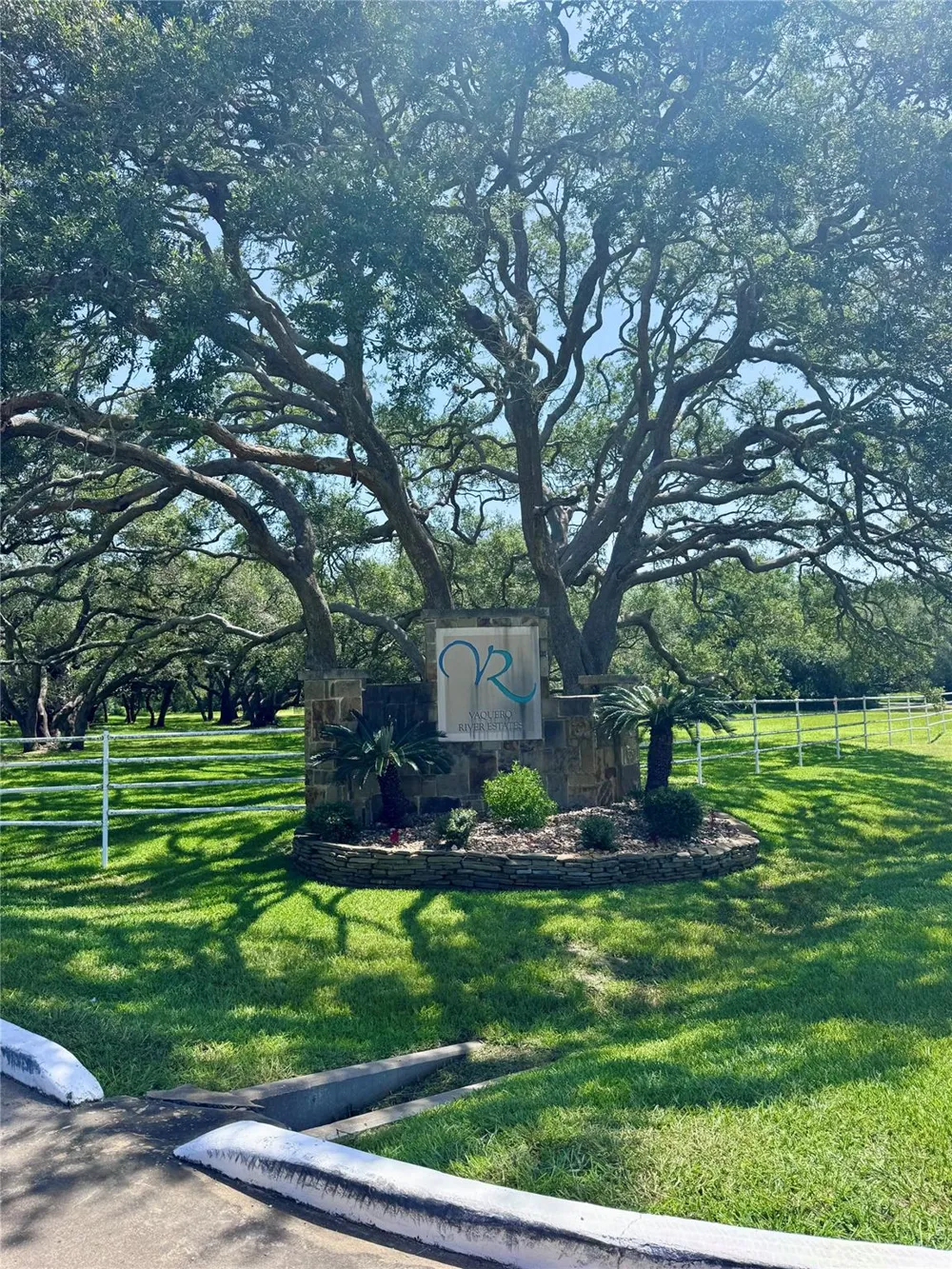 3 Center Tree Drive Drive Palacios, TX 77465