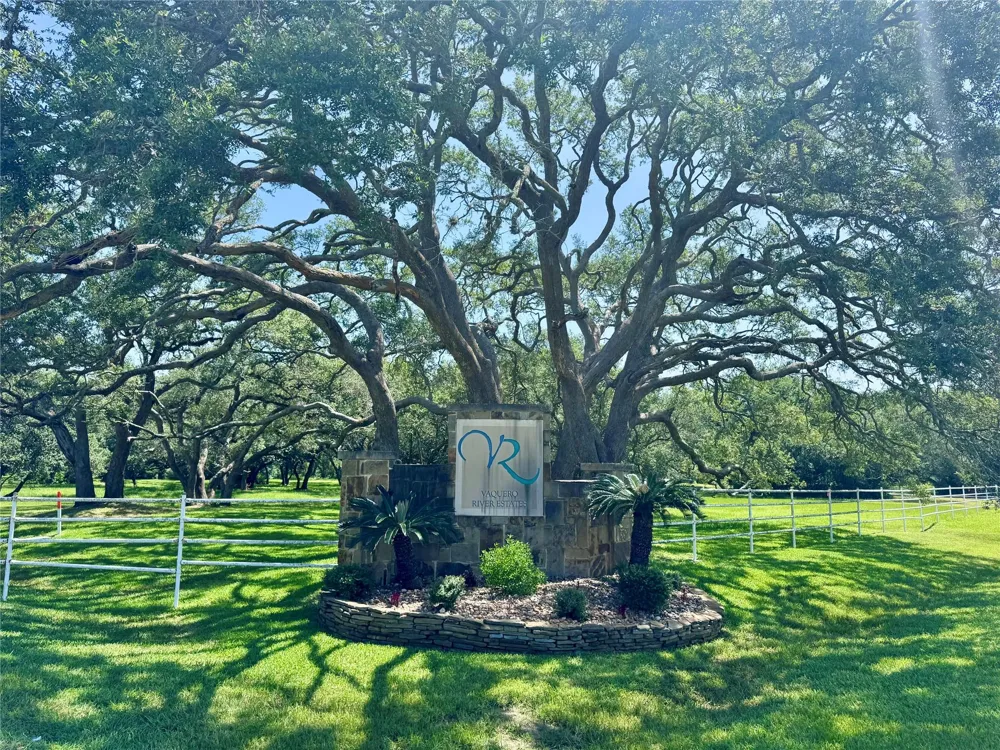 3 Center Tree Drive Drive Palacios, TX 77465