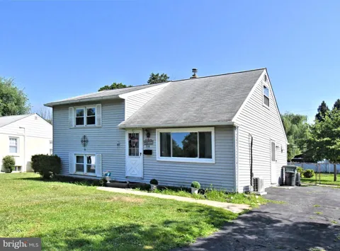 216 ROSEWOOD AVENUE