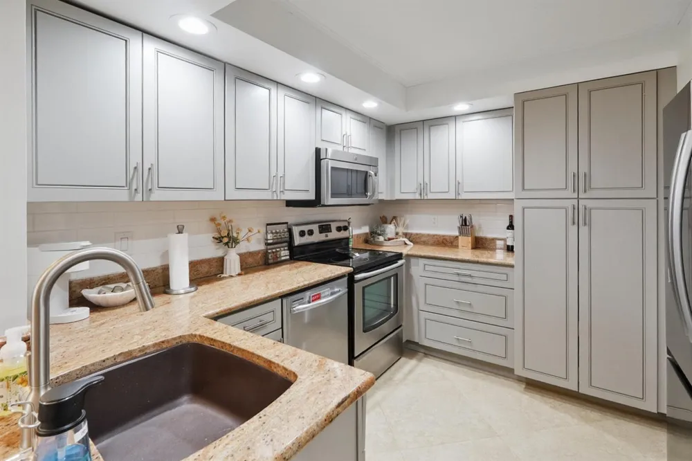 2800 OCEAN #A-4A Singer Island, FL 33404