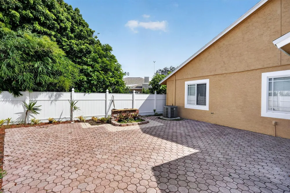 166 RAINTREE Jupiter, FL 33458
