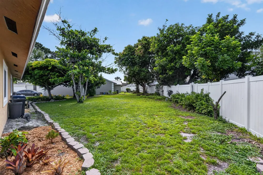 166 RAINTREE Jupiter, FL 33458