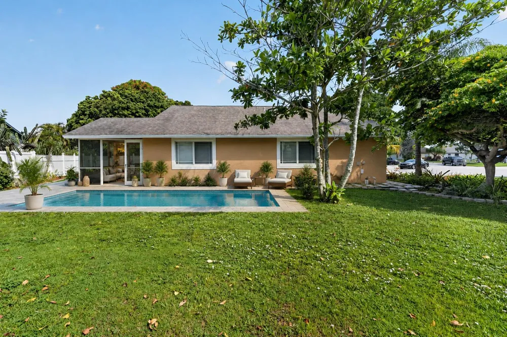 166 RAINTREE Jupiter, FL 33458