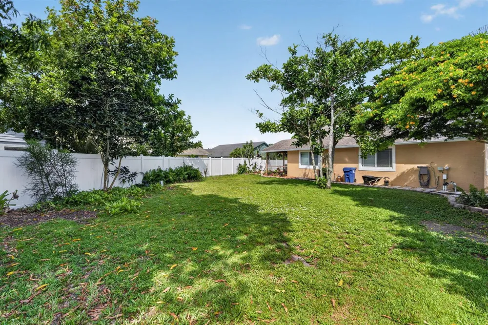 166 RAINTREE Jupiter, FL 33458