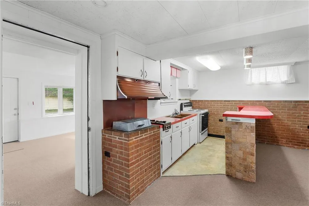 603 Duke Street Thomasville, NC 27360