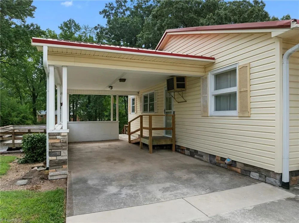 603 Duke Street Thomasville, NC 27360
