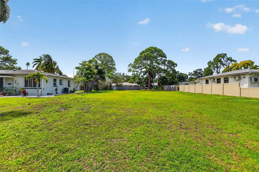 257 MATEO WAY NE St Petersburg, FL 33704