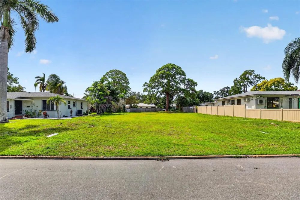 257 MATEO WAY NE St Petersburg, FL 33704