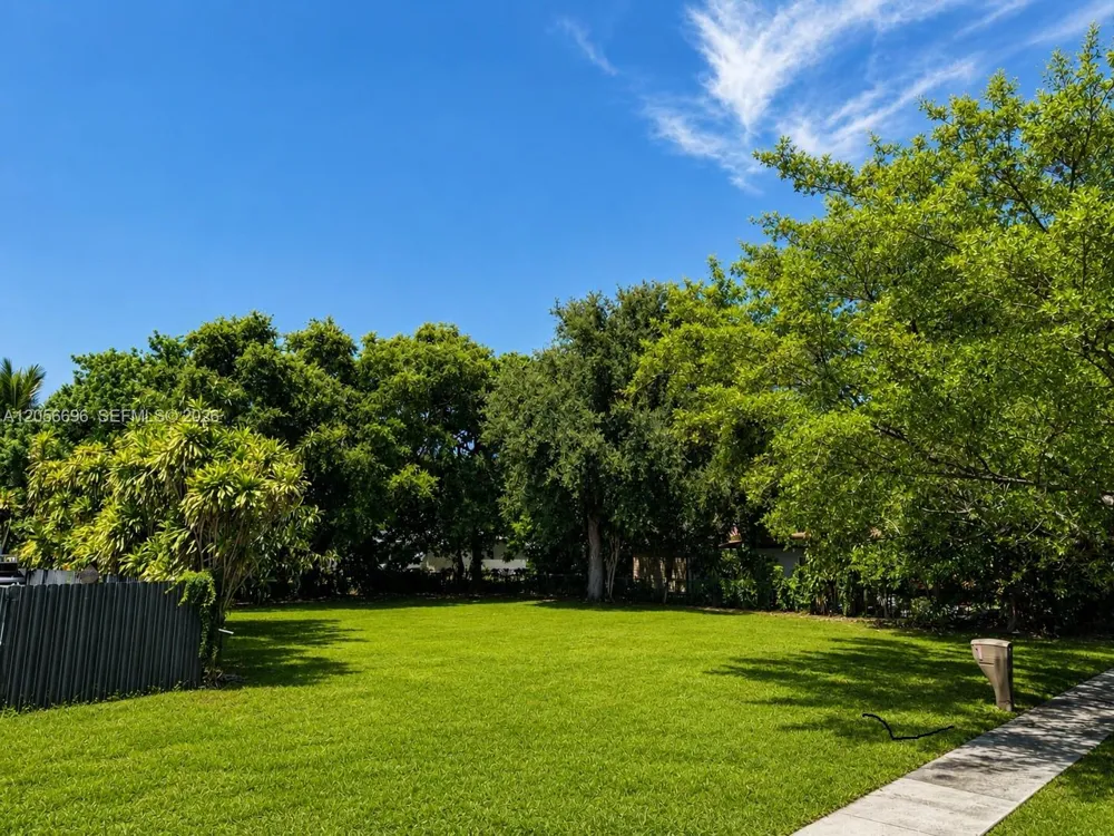 1845 NE 153rd St North Miami Beach, FL 33162