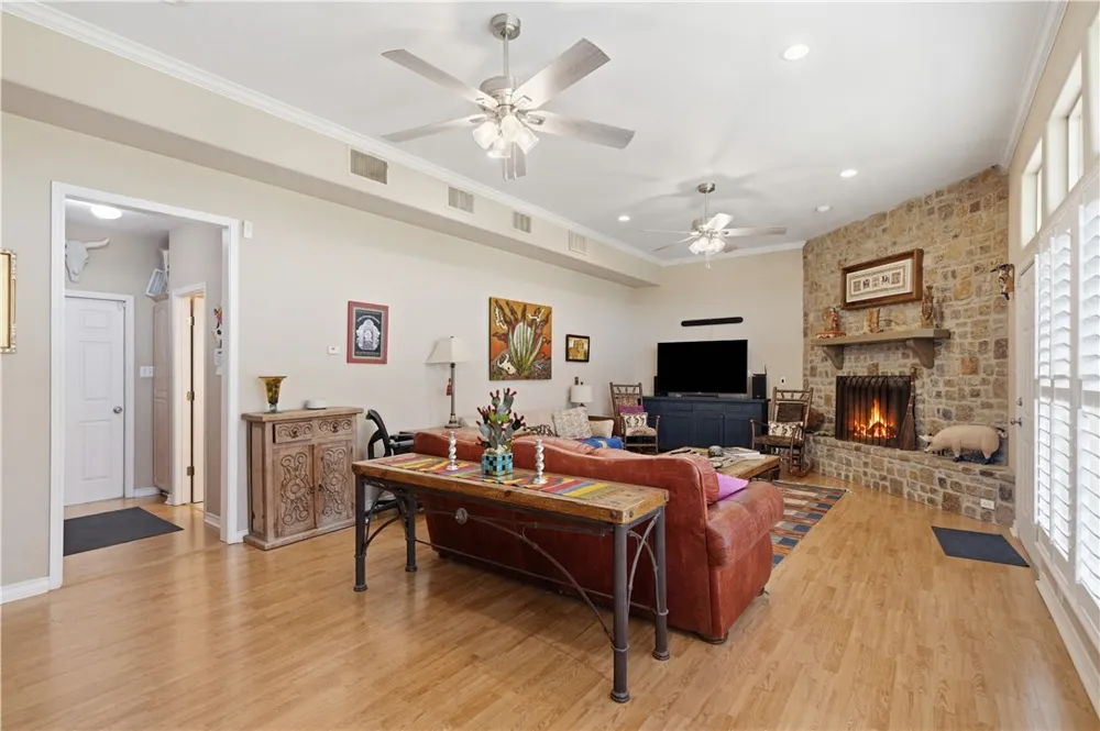 3124 County Road 220 Alice, TX 78332