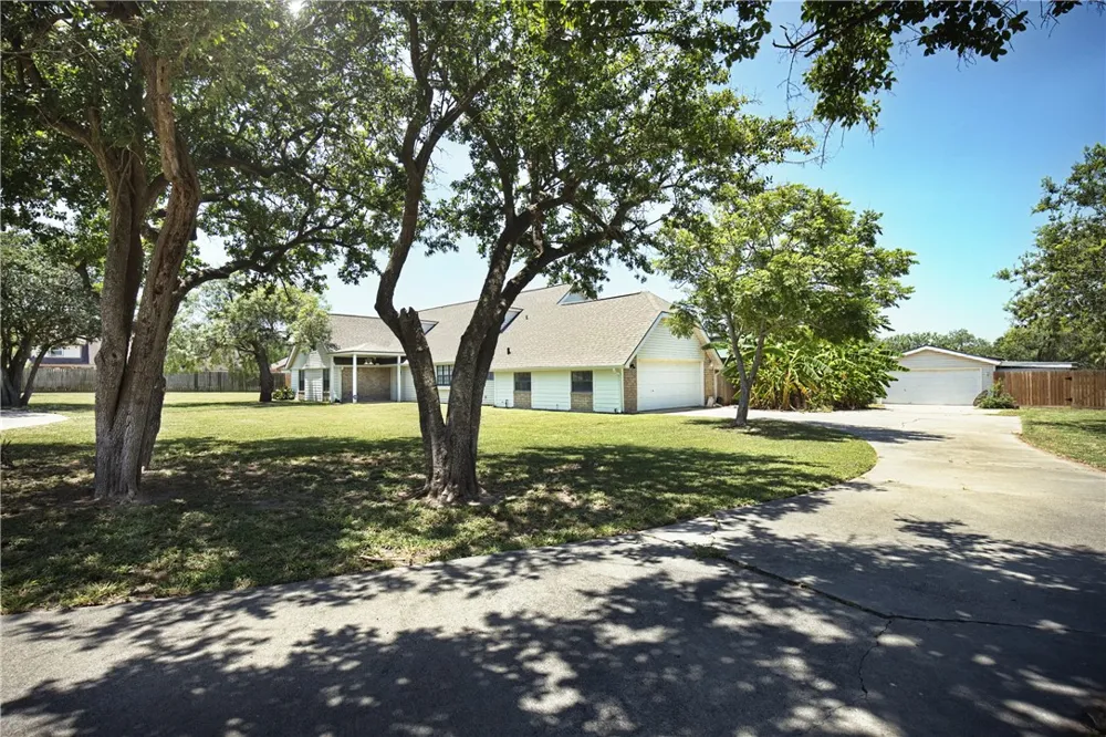 5353 County Road 73 Robstown, TX 78380