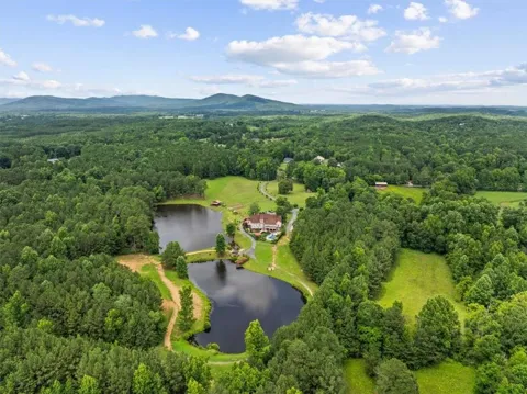 922 River Bend Road SW