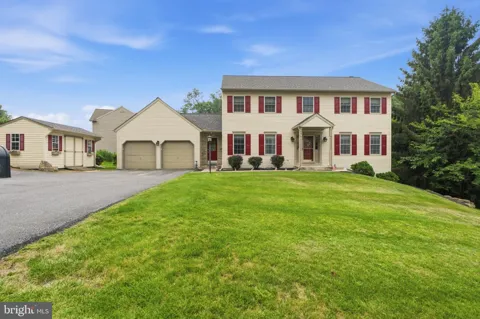906 HIDDEN HOLLOW DRIVE