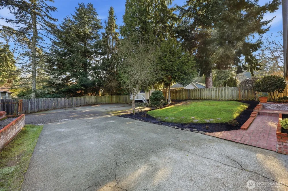 15931 22nd Avenue SW Burien, WA 98166