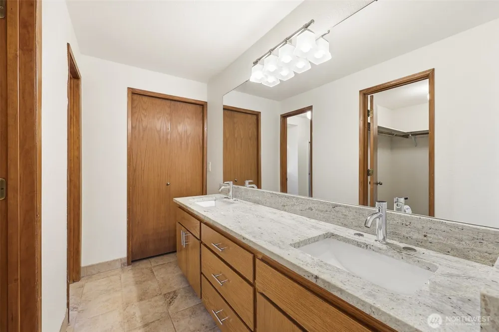 15931 22nd Avenue SW Burien, WA 98166