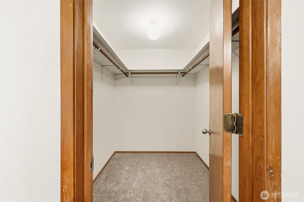 15931 22nd Avenue SW Burien, WA 98166