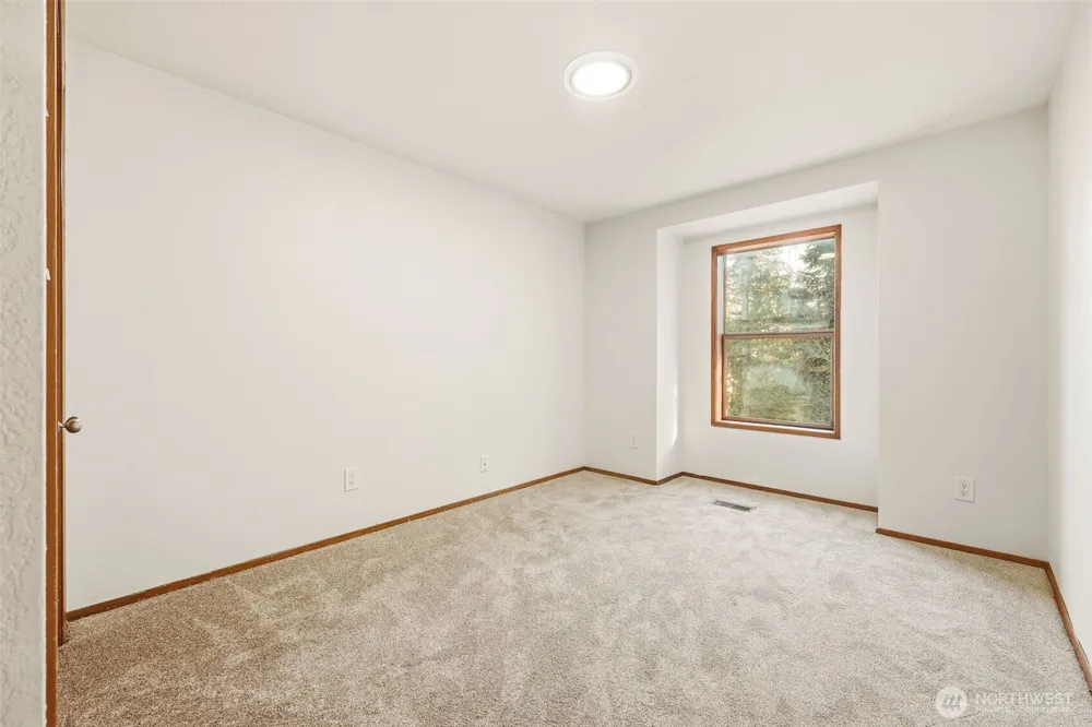 15931 22nd Avenue SW Burien, WA 98166