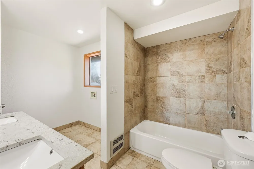 15931 22nd Avenue SW Burien, WA 98166