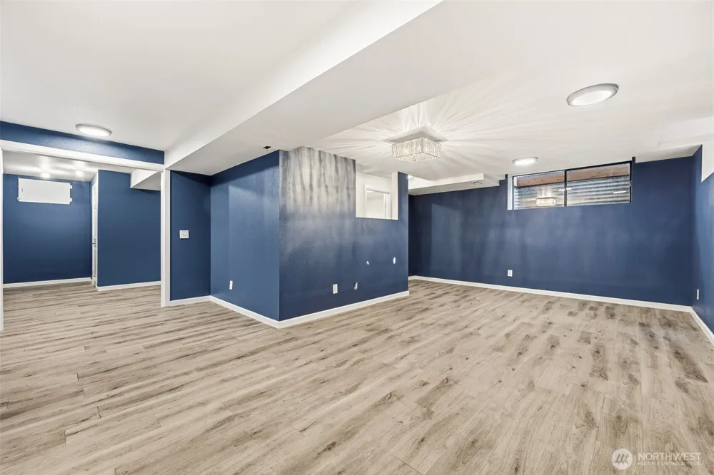 15931 22nd Avenue SW Burien, WA 98166