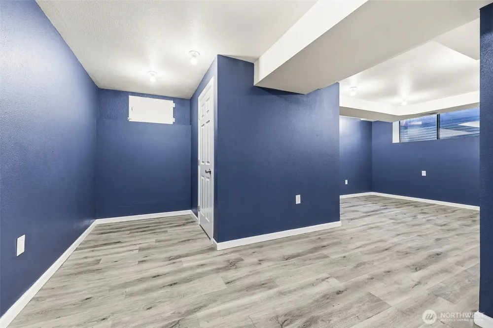 15931 22nd Avenue SW Burien, WA 98166
