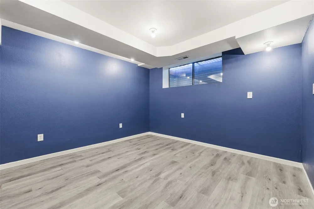 15931 22nd Avenue SW Burien, WA 98166