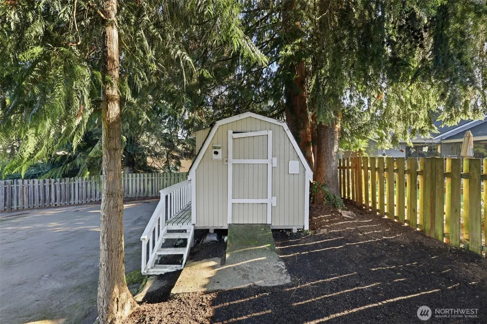 15931 22nd Avenue SW Burien, WA 98166