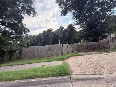 879 S Hairston Road S