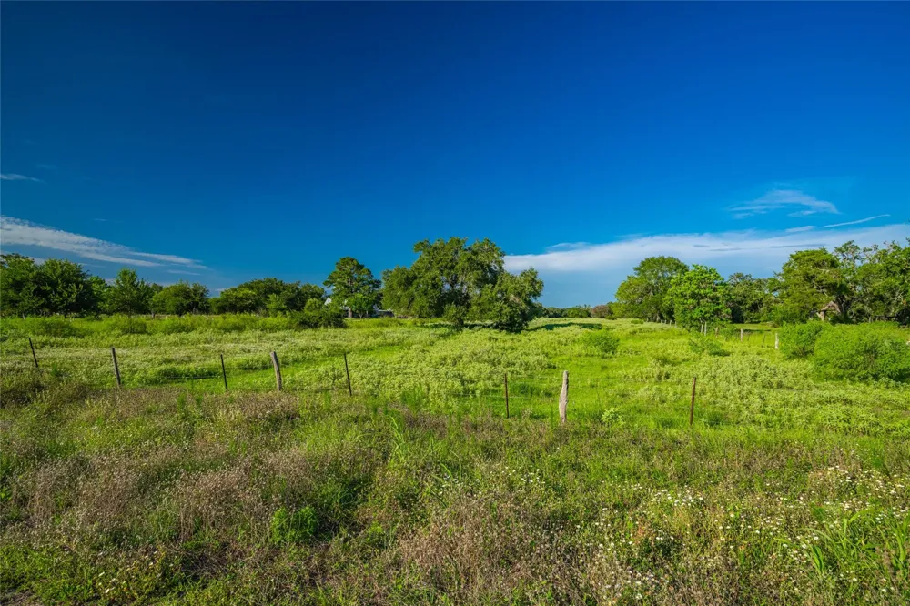 County Road 146 Hallettsville, TX 77964