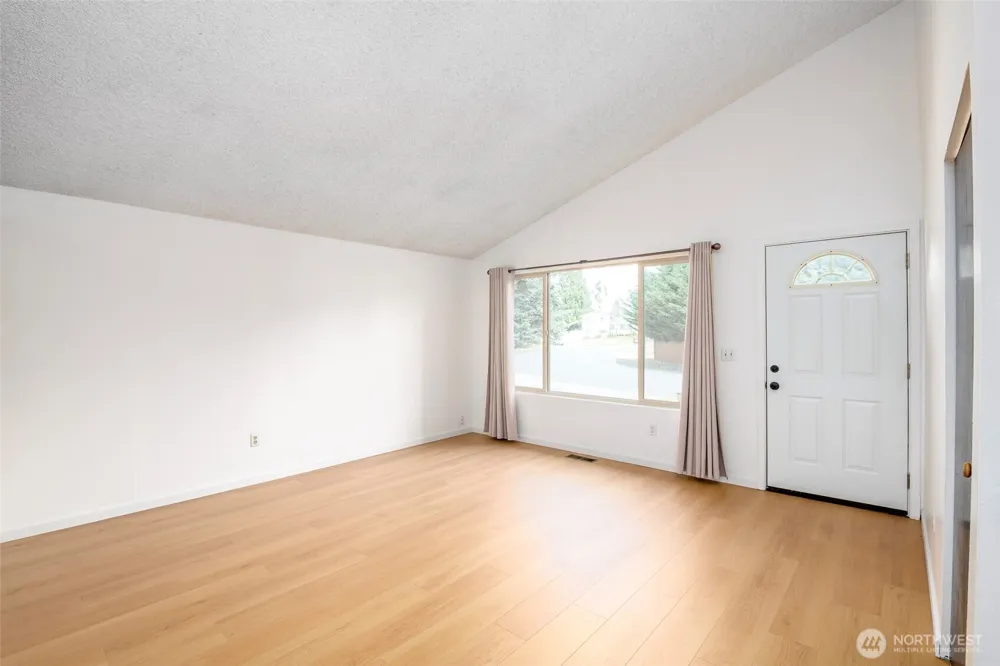 30031 45th Place S Auburn, WA 98001