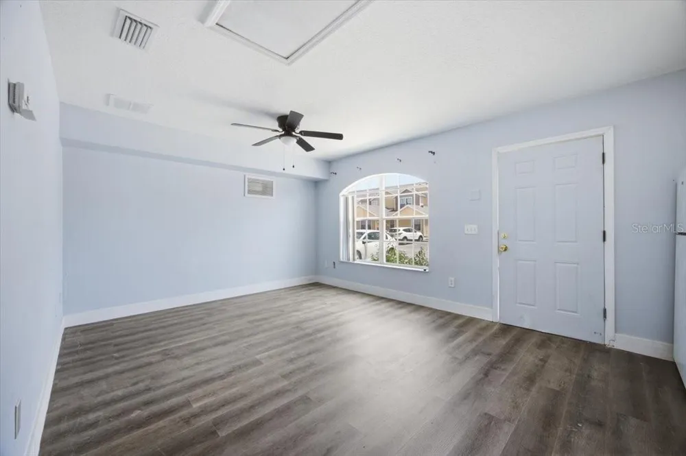 713 WASHINGTON PALM LOOP #Front Unit Davenport, FL 33897