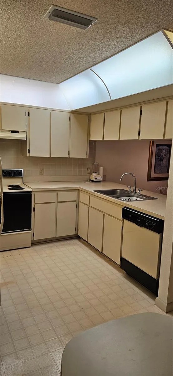 12027 HOOSIER COURT #201 Hudson, FL 34667
