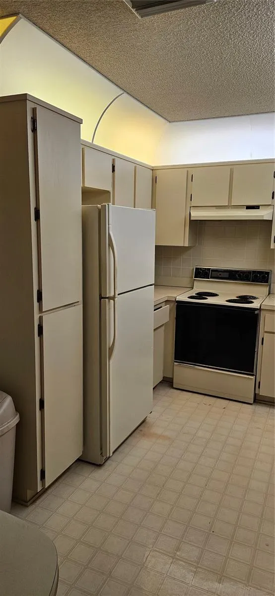 12027 HOOSIER COURT #201 Hudson, FL 34667