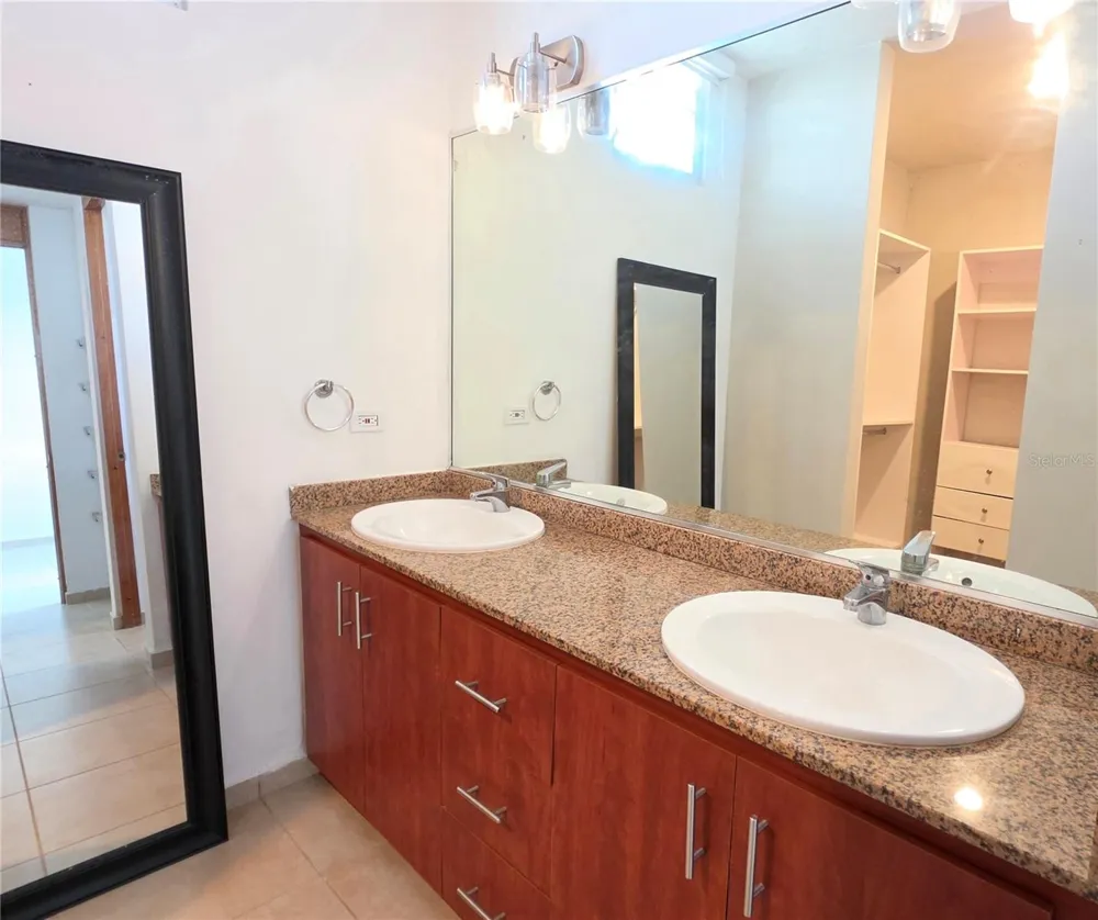1 CALLE JARDIN Gurabo, PR 00778
