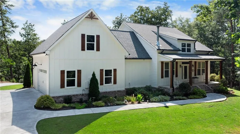 220 Long Road Rydal, GA 30171