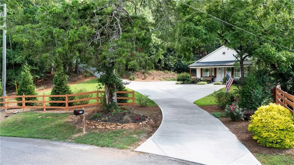 220 Long Road Rydal, GA 30171
