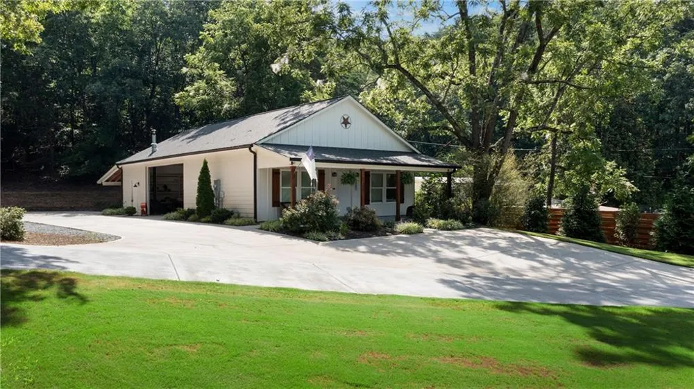 220 Long Road Rydal, GA 30171
