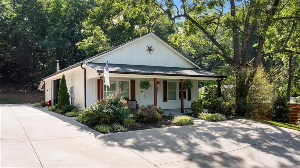 220 Long Road Rydal, GA 30171