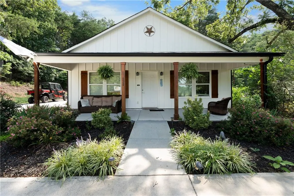 220 Long Road Rydal, GA 30171