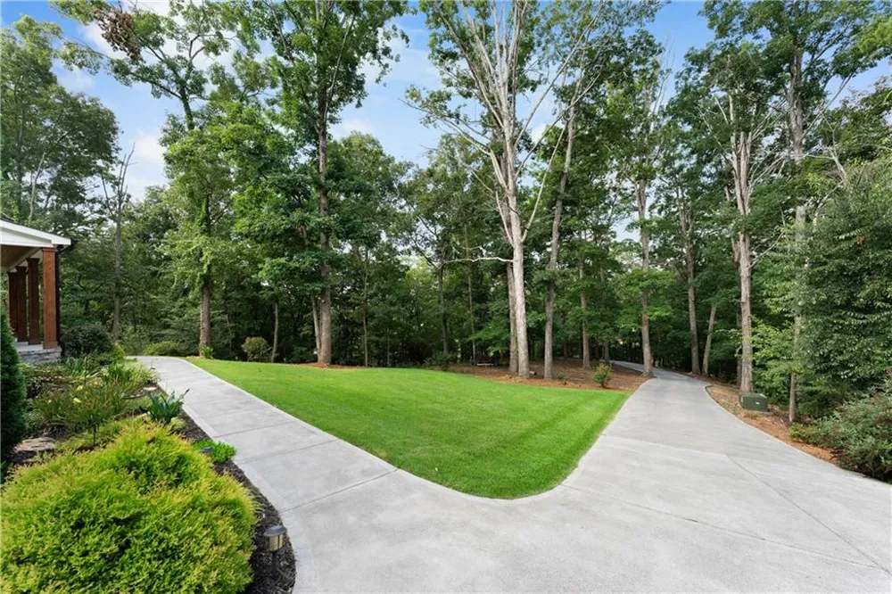 220 Long Road Rydal, GA 30171