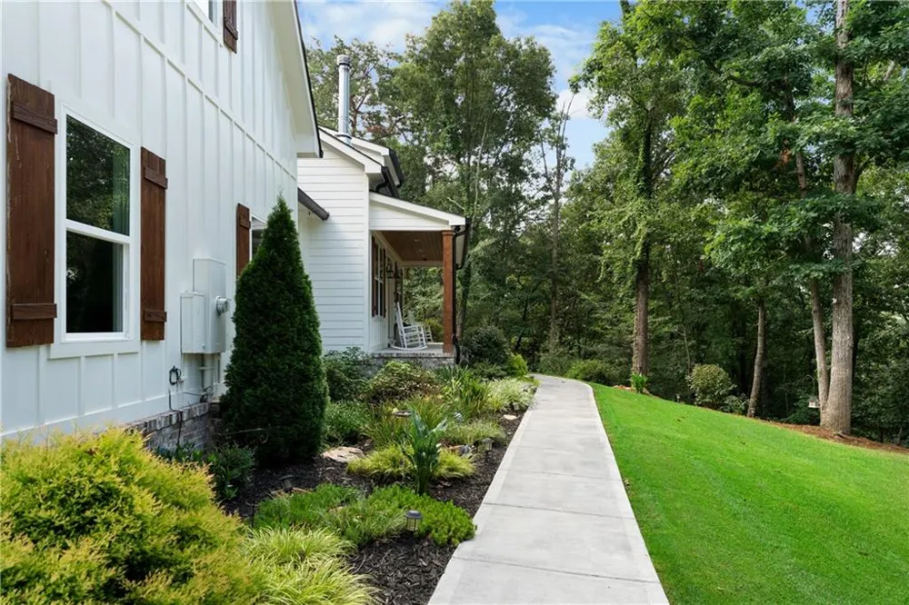 220 Long Road Rydal, GA 30171