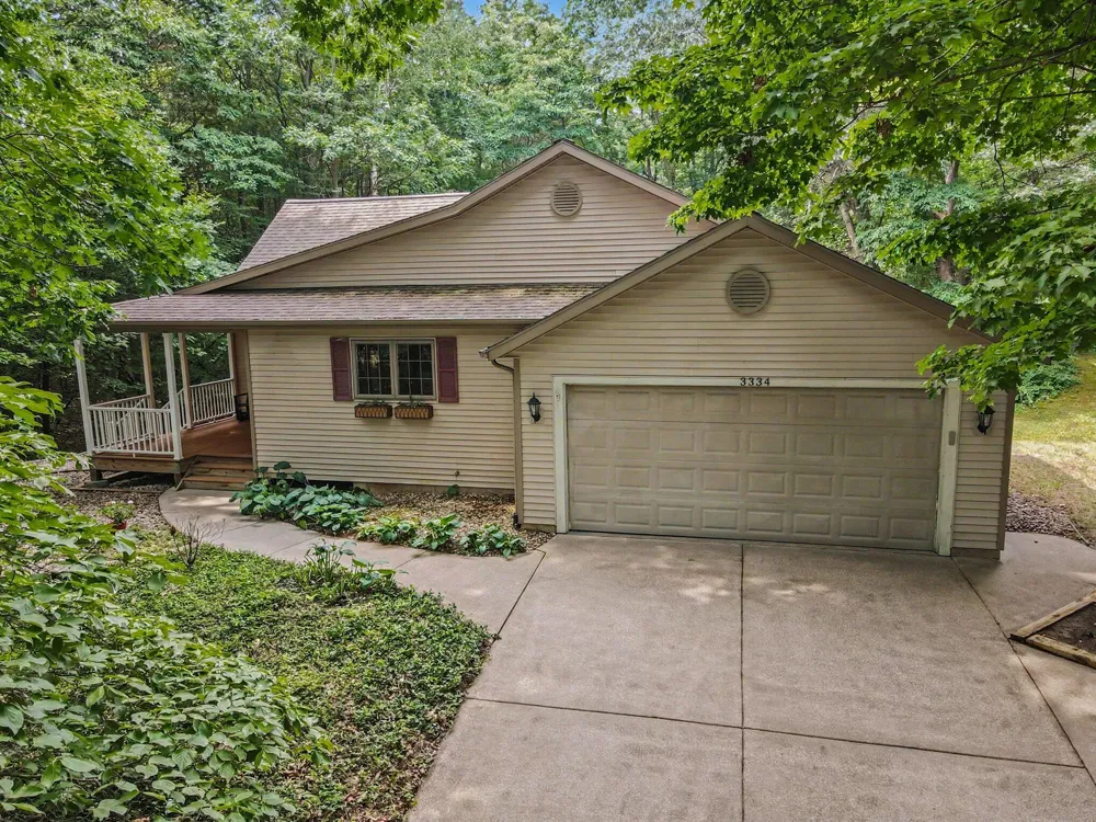 3334 Clearview Lane Saugatuck, MI 49453