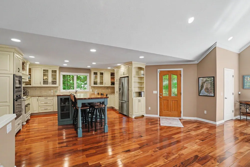 3334 Clearview Lane Saugatuck, MI 49453