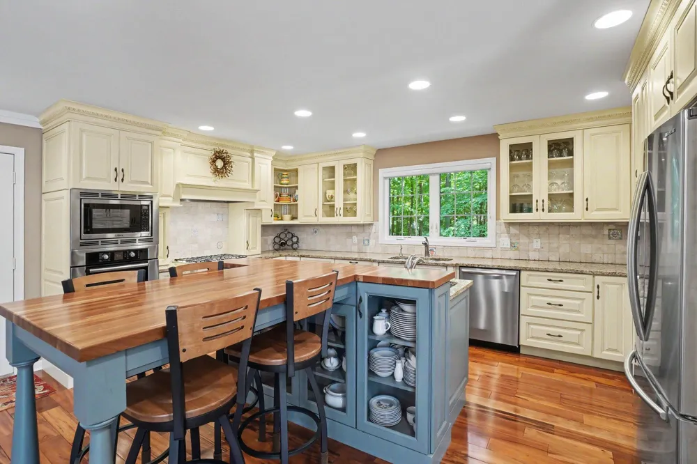 3334 Clearview Lane Saugatuck, MI 49453