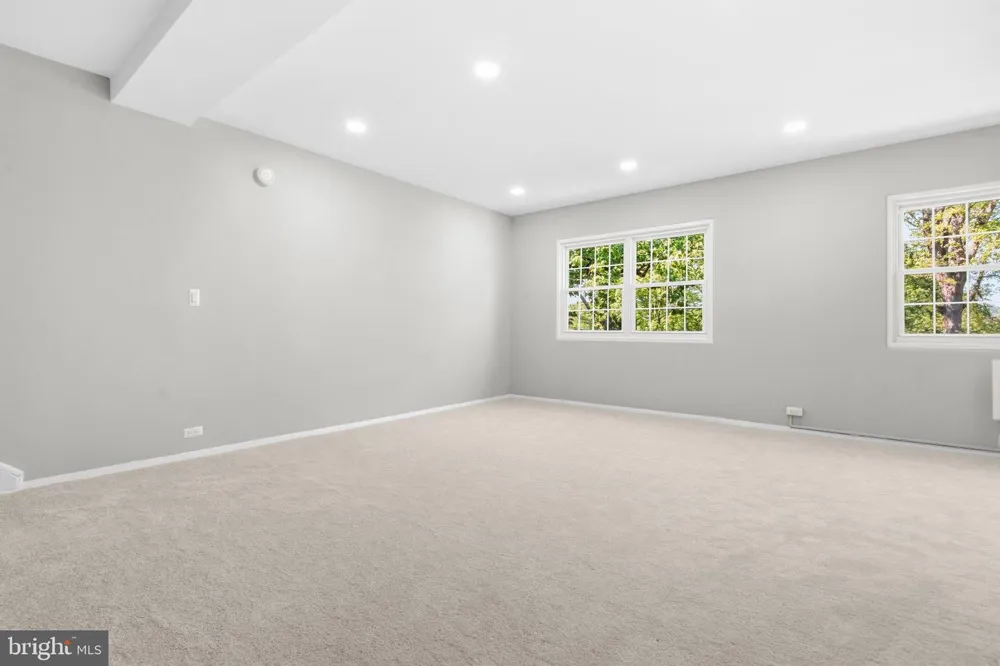 3721 LYONS LANE Alexandria, VA 22302