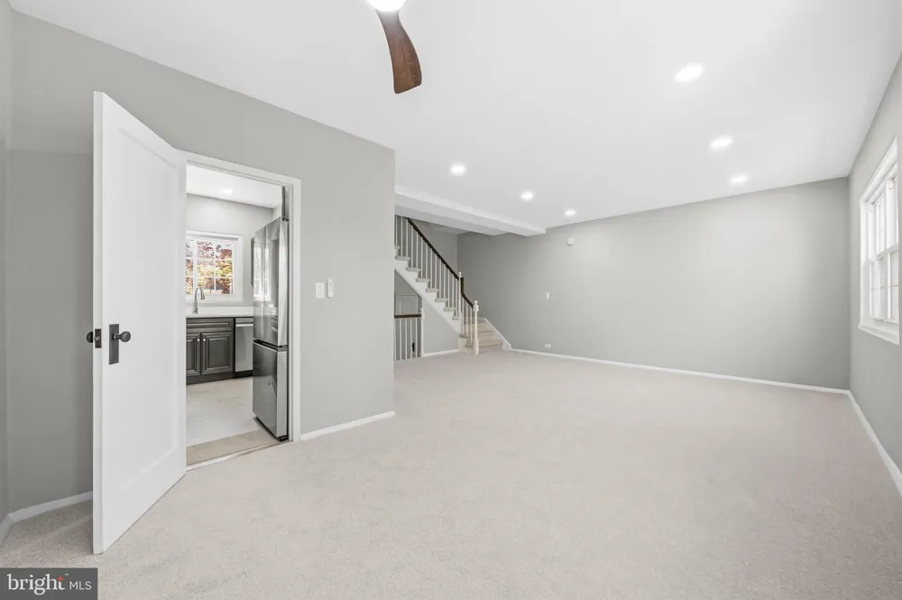 3721 LYONS LANE Alexandria, VA 22302