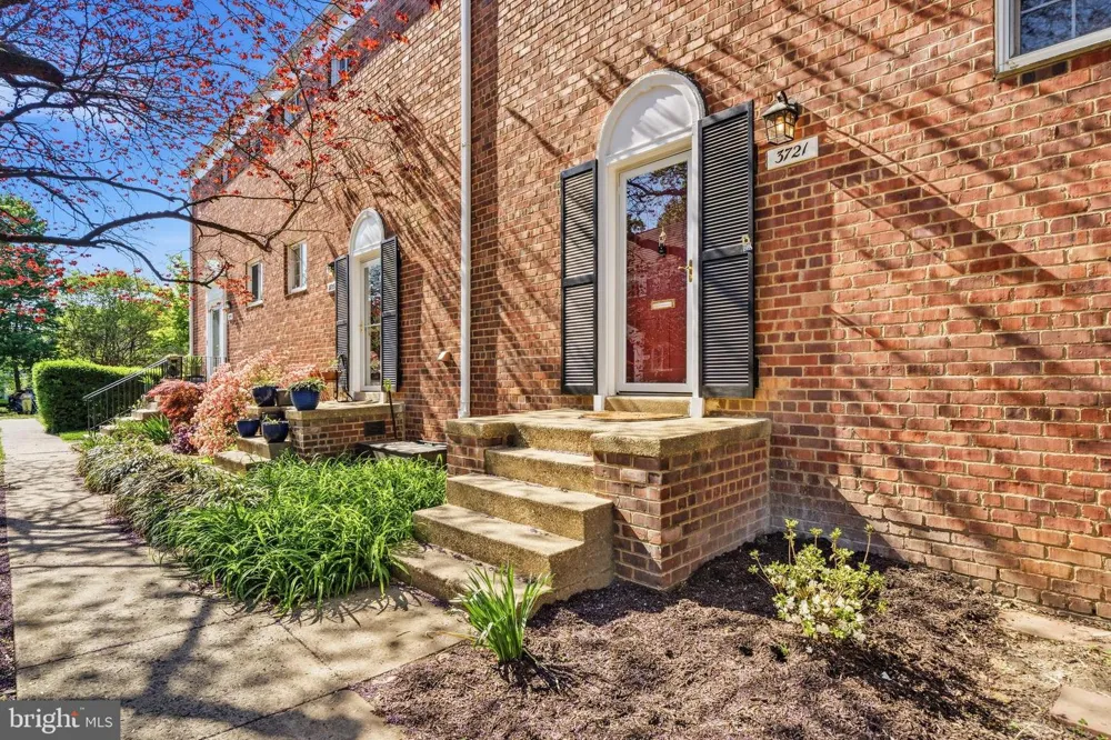 3721 LYONS LANE Alexandria, VA 22302
