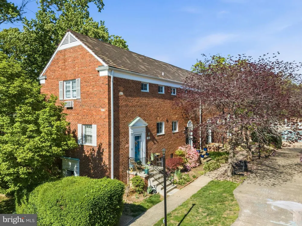 3721 LYONS LANE Alexandria, VA 22302