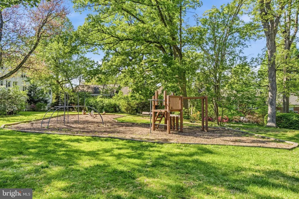 3721 LYONS LANE Alexandria, VA 22302